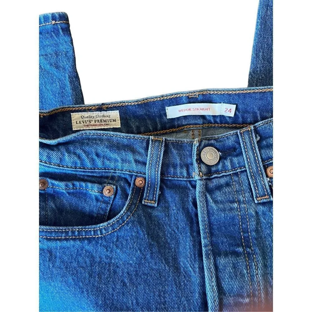 Levi’s jeans Straight Wedgie women’s size 24X25‎